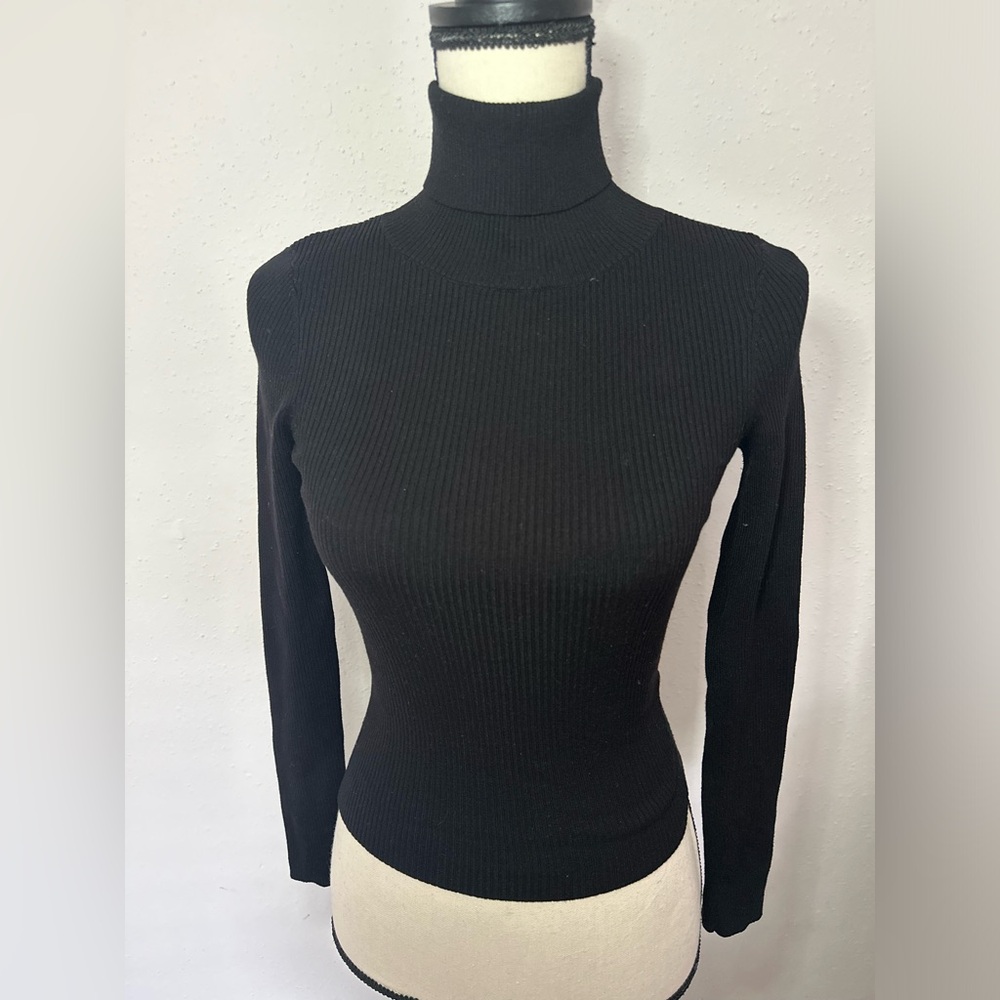 H&M divided black turtleneck
